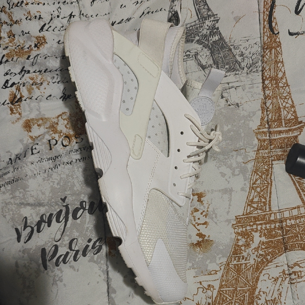 Nike White and Cream Athletic Shoes